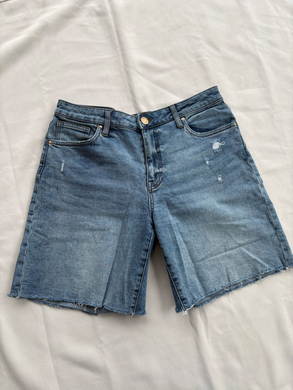 Womens Kut from the cloth Hailey Bermuda shorts.